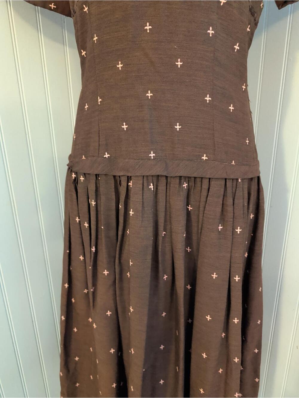 Vintage Tailored  Brown Dress with Pink Cross Pattern and Peter Pan Collar - Picture 3 of 9